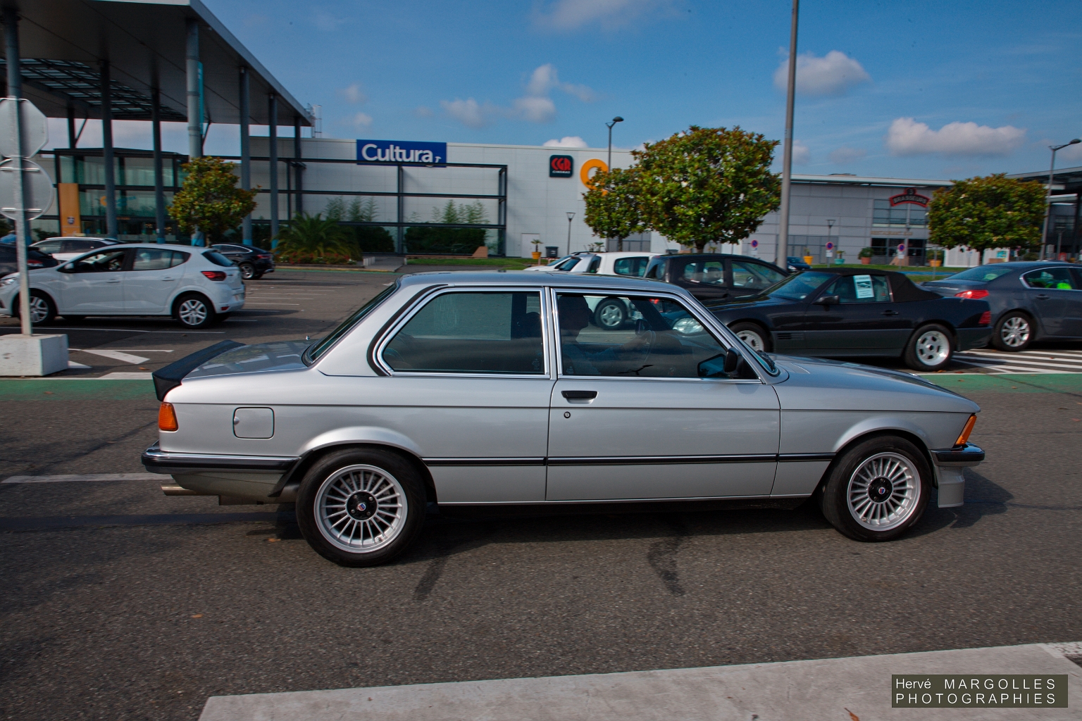 BMW E30.jpg